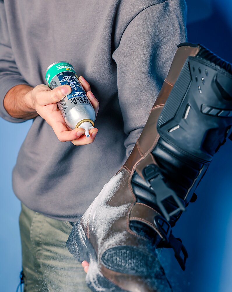 Espuma Limpieza Casco y Equipo MOTOREX HELMET & GEAR CARE 200 ml.